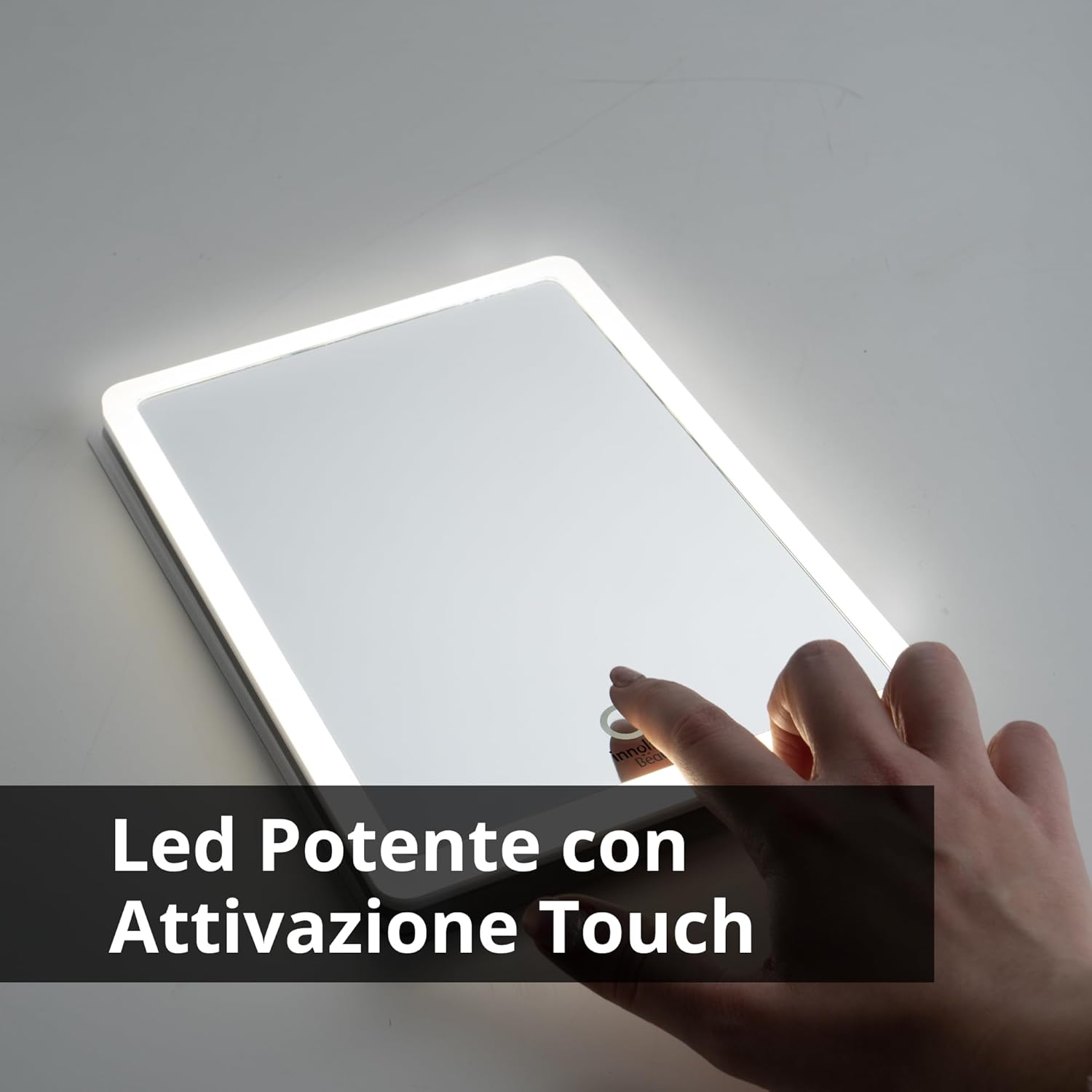 Innoliving Specchio Luminoso Ricaricabile INN-807, Luce LED Regolabile, Luce Regolabile Calda Fredda, Batteria Ricarica USB-C, Base Stabile, Ideale per Trucco, Skincare e Rasatura, Richiudibile Tablet