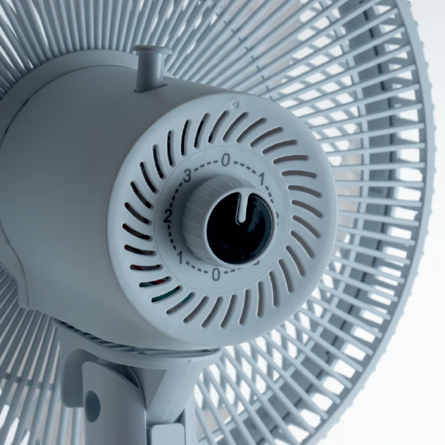 Innoliving Ventilatore a Piantana Slim INN-532, Design Elegante, Diametro 40 cm, 3 Velocità, 6 Pale, Inclinazione Verticale Regolabile, Oscillazione Automatica, Base Stabile, Potenza 45W