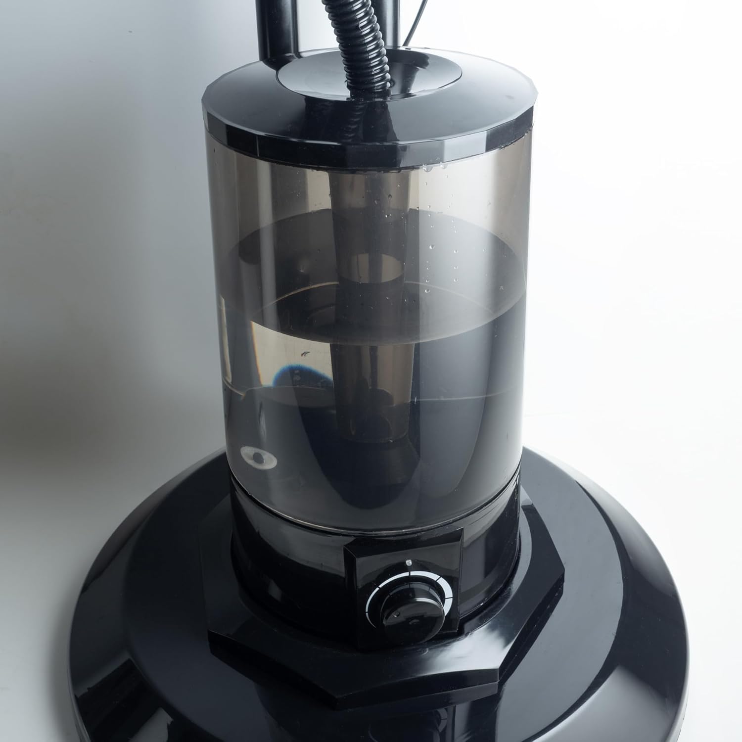 Innoliving Ventilatore a Piantana con Nebulizzatore INN-531, 3 Velocità, Getto Regolabile, Serbatoio 3L, Oscillazione e Inclinazione Regolabile, Timer 60 Min, Potenza 75W, Base Rotonda, Design Classic